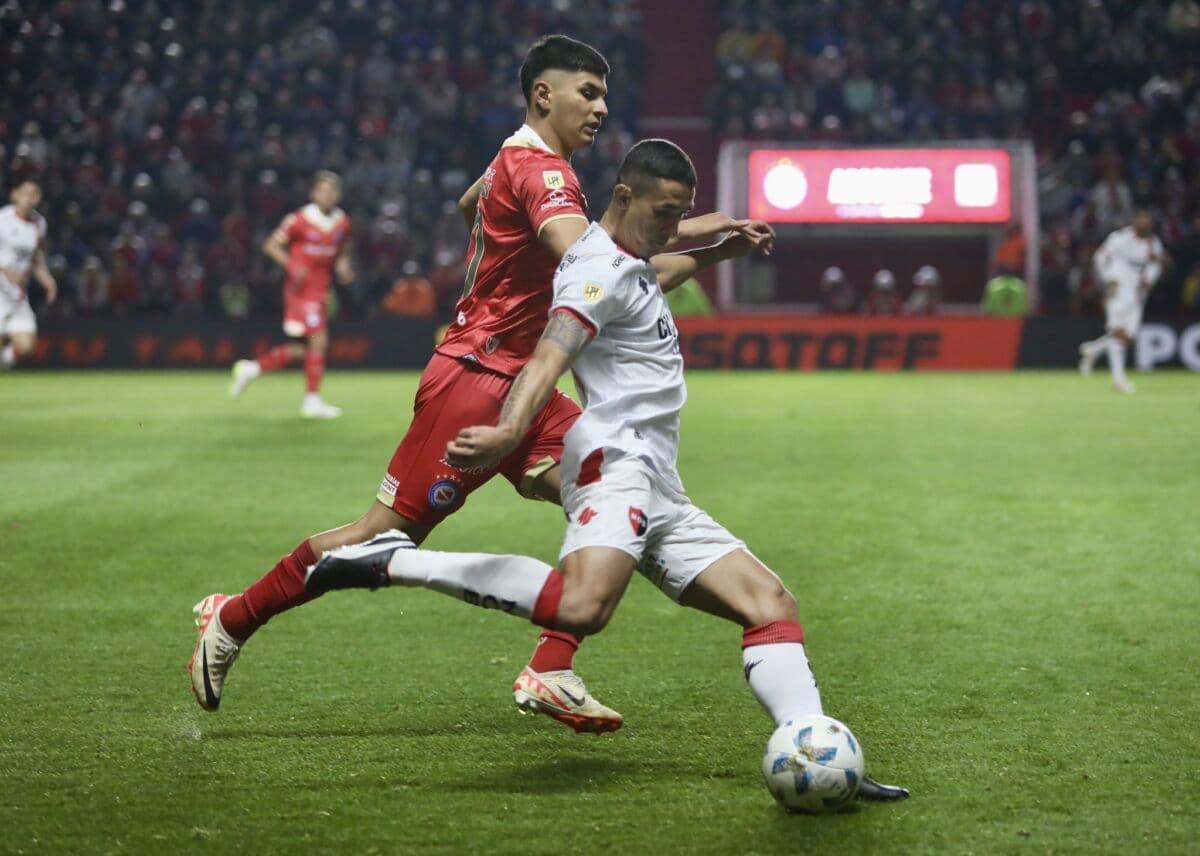 Pierde, disgusta y es goleado: Newell’s cayó en La Paternal